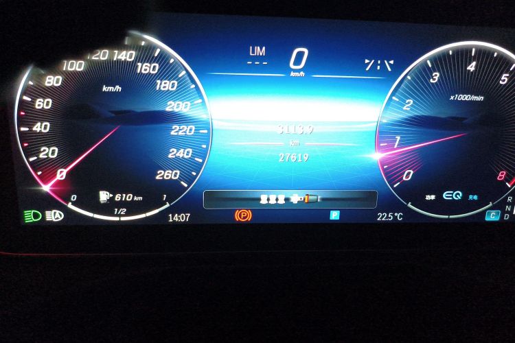 奔驰C级 2022款 改款 C 260 L 皓夜运动版中控内饰15