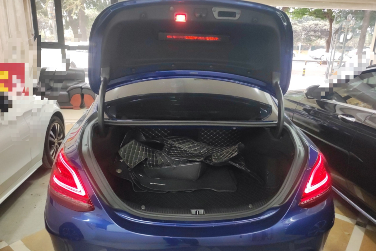 奔驰C级 2019款 改款 C 260 L 运动版局部细节23