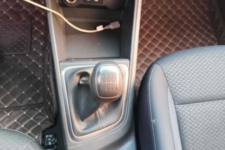 现代 悦纳 2016款 1.4L 手动炫酷版GLS中控内饰18