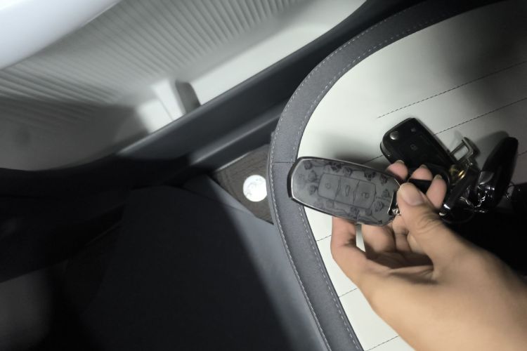 吉利银河 2025款 210km 熊猫卡丁中控内饰11