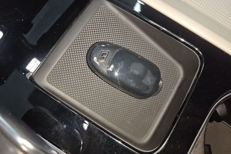 理想汽车 理想ONE 2020款 增程6座版中控内饰11