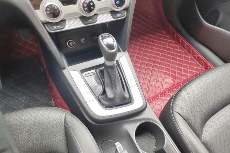 现代 领动 2019款 1.5L CVT智炫·精英型中控内饰18