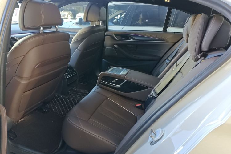 宝马5系新能源 2022款 改款三 535Le 先锋版M运动套装中控内饰21