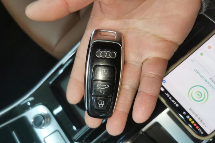 奥迪Q7 2020款 55 TFSI quattro S line运动型中控内饰11