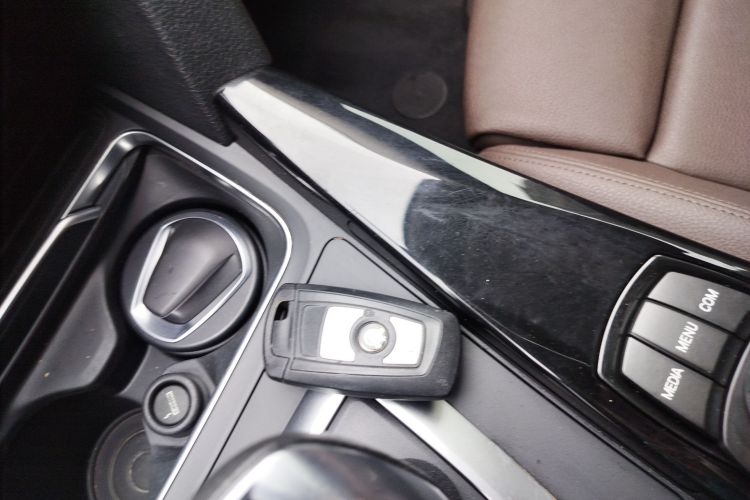 宝马3系 2018款 320Li 时尚型中控内饰11