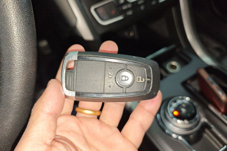 福特 蒙迪欧 2017款 EcoBoost 200 时尚型中控内饰11