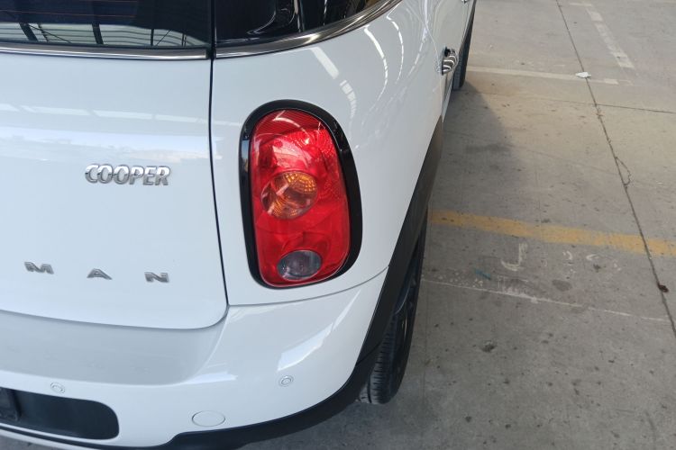 MINI Countryman 2016款 1.6T COOPER ALL4 Fun装备控车身外观9