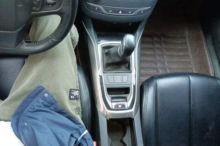 标致408 2014款 1.8L 自动豪华版中控内饰18