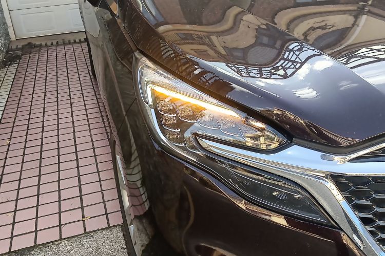 别克GL8 2020款 Avenir艾维亚 七座亲礼版车身外观8