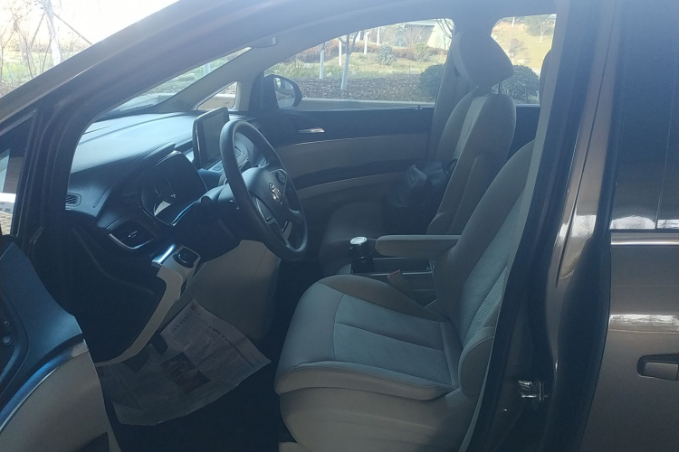 别克GL8 2023款 陆上公务舱 舒适型中控内饰19