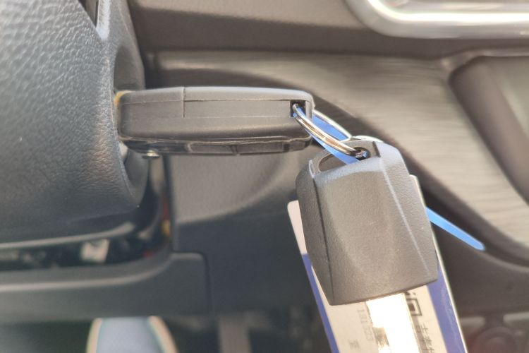 长安凯程 长安睿行EM80 2025款 客运版 舒适型 6座 260km 对开门 60kW中控内饰11