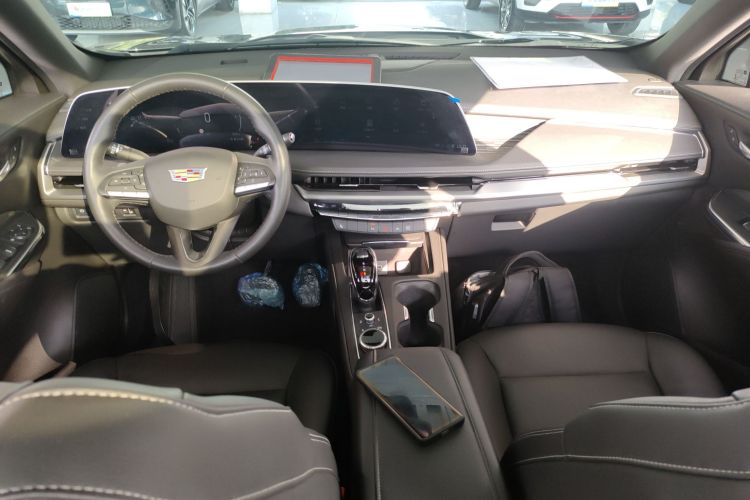 凯迪拉克XT4 2024款 28T 两驱豪华型中控内饰12