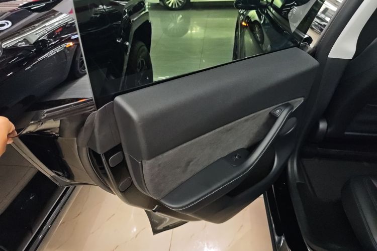 特斯拉 Model Y 2021款 标准续航后驱版中控内饰49