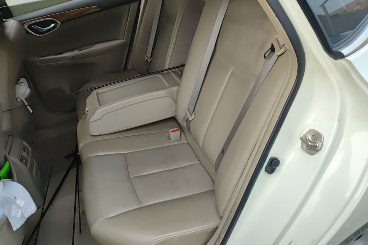 日产 轩逸 2014款 1.6XV CVT尊享版中控内饰21