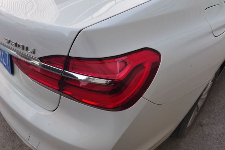 宝马7系 2017款 730Li 领先型车身外观9