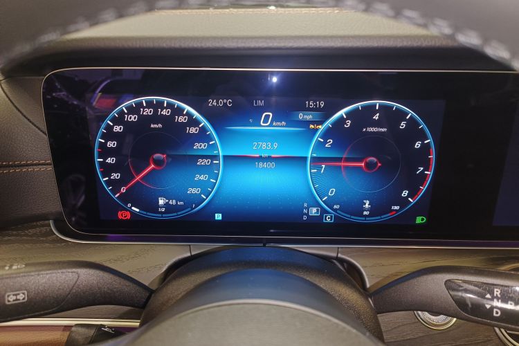 奔驰E级 2023款 改款 E 300 L 运动豪华型中控内饰14