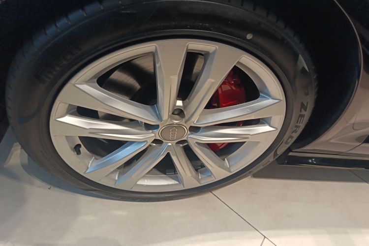 奥迪A6L 2018款 30周年年型 45 TFSI quattro 运动型车身外观6007