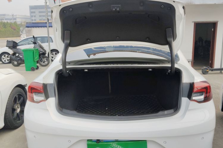 别克 君威 2020款 552T 精英型机舱底盘23