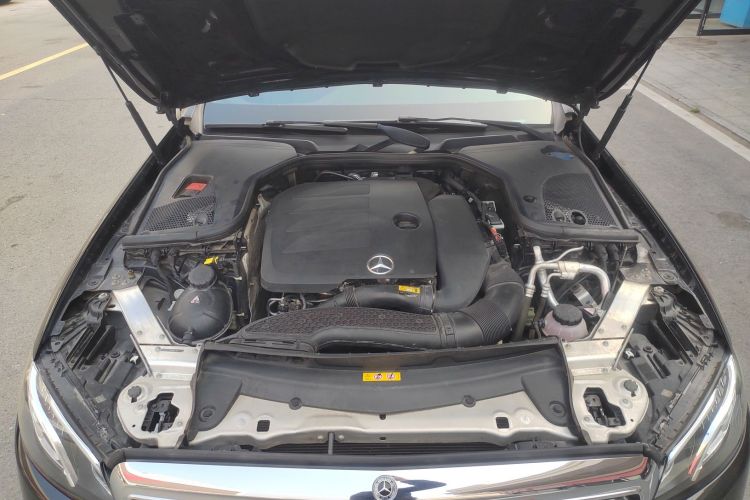 奔驰E级 2019款 E 260 L机舱底盘24