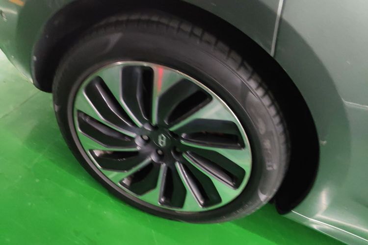 鸿蒙智行 问界M5 2022款 增程四驱性能版车身外观6008