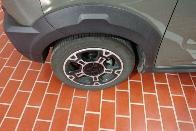 吉利银河 2025款 210km 熊猫骑士车身外观6007