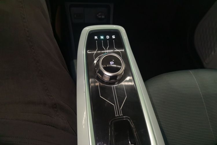 长安欧尚 奔奔E-Star 2022款 国民版 多彩限量款（快充版）三元锂局部细节18