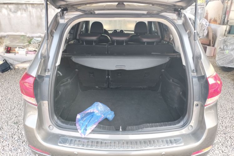 哈弗H6 2013款 升级版 2.4L 自动两驱精英型局部细节23