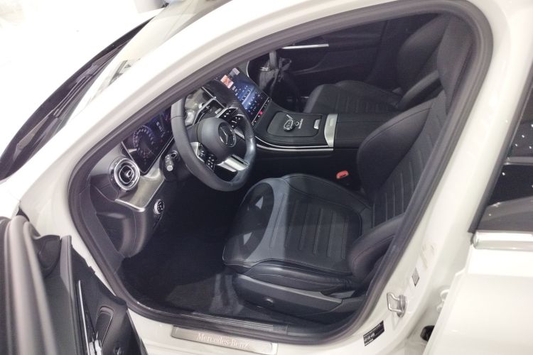 奔驰C级 2023款 C 260 L 运动版中控内饰20