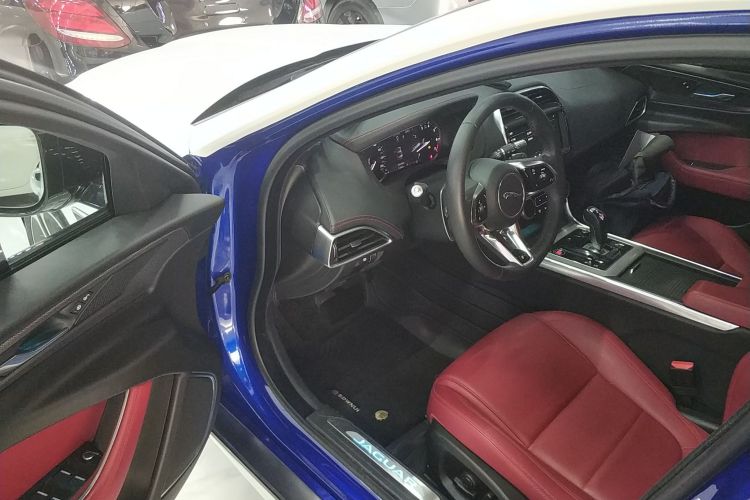 捷豹XEL 2020款 2.0T 200PS R-DYNAMIC S进取运动版中控内饰20