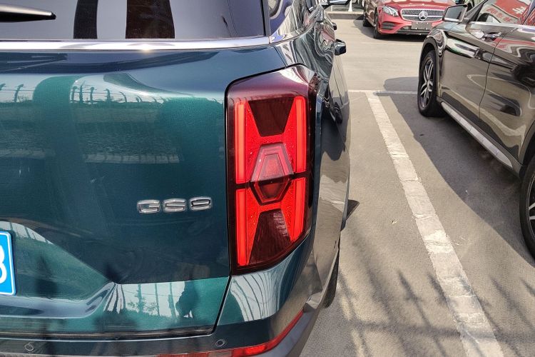 广汽传祺 传祺GS8 2022款 领航系列 2.0TGDI 两驱尊贵版（七座）车身外观9