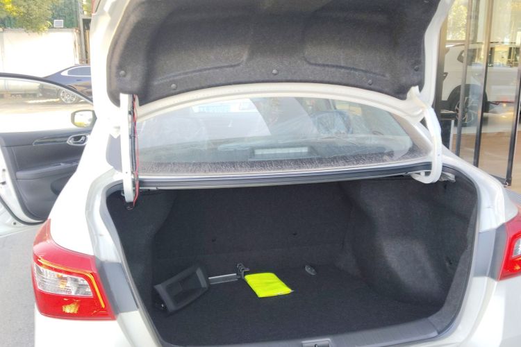 日产 轩逸 2024款 改款三 经典 1.6XE CVT舒适版机舱底盘23