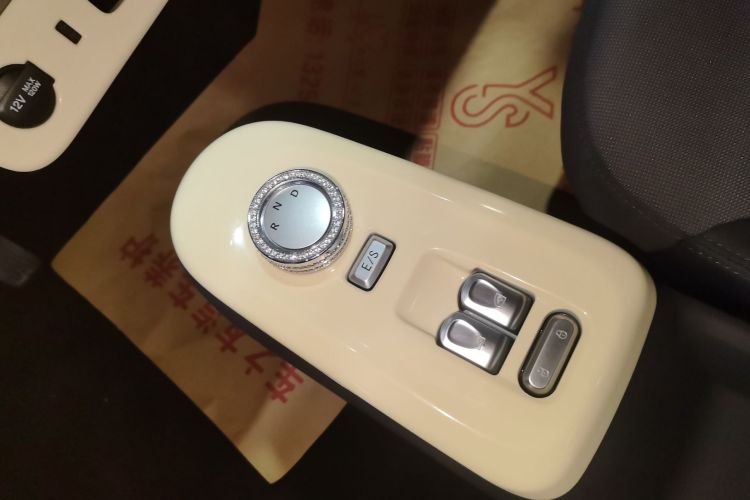 长安启源 长安Lumin 2022款 210km 香甜款中控内饰18