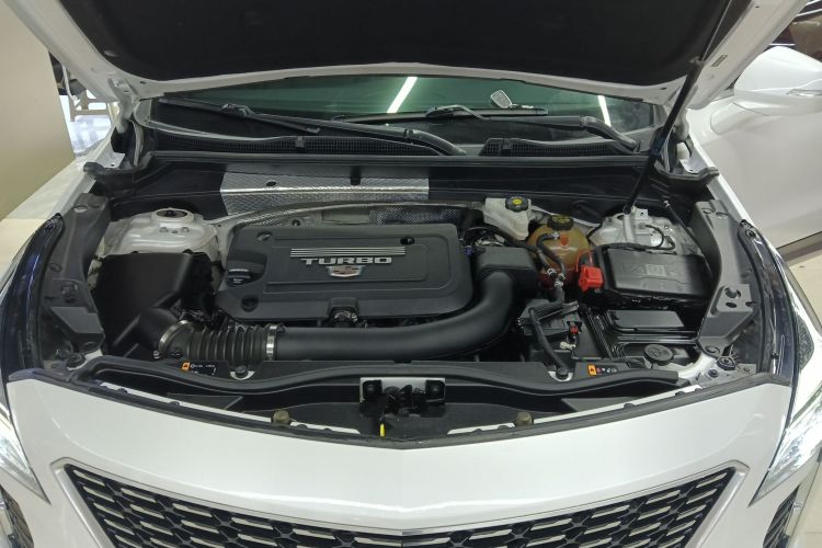 凯迪拉克XT4 2020款 改款 28T 两驱领先型机舱底盘24