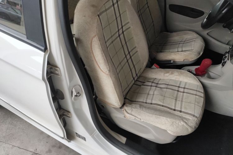 雪铁龙 爱丽舍 2014款 1.6L 自动舒适型局部细节41