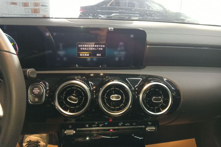 奔驰A级 2020款 改款 A 200 L 运动轿车动感型中控内饰16