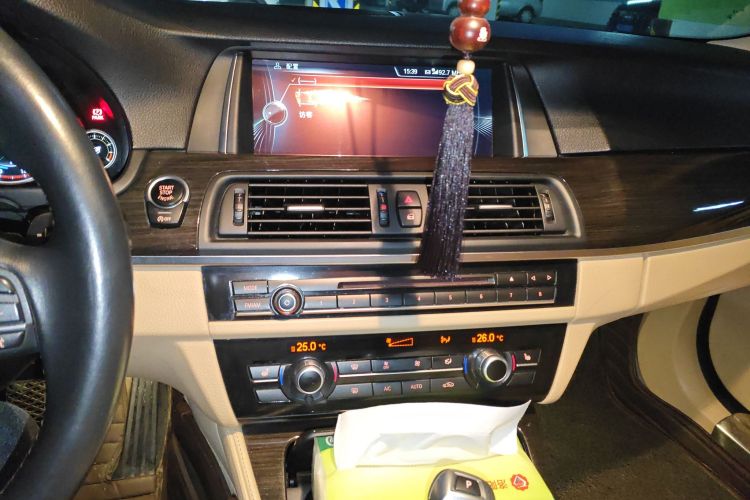 宝马5系 2014款 525Li 豪华设计套装中控内饰16