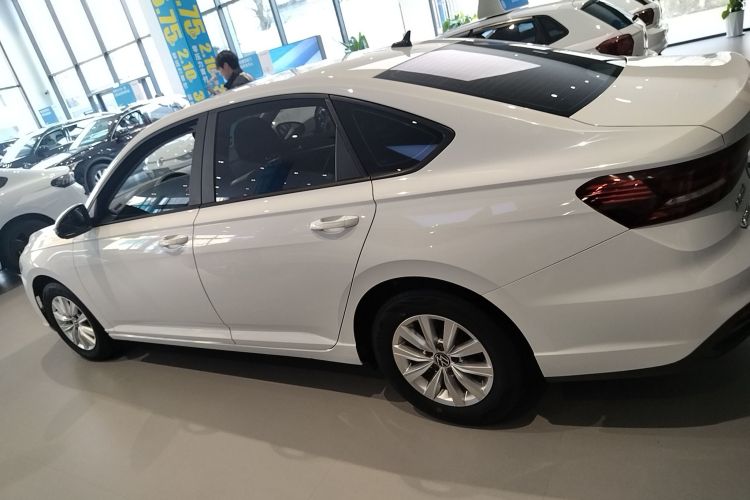 大众 朗逸 2023款 1.5L 自动得逸版车身外观4