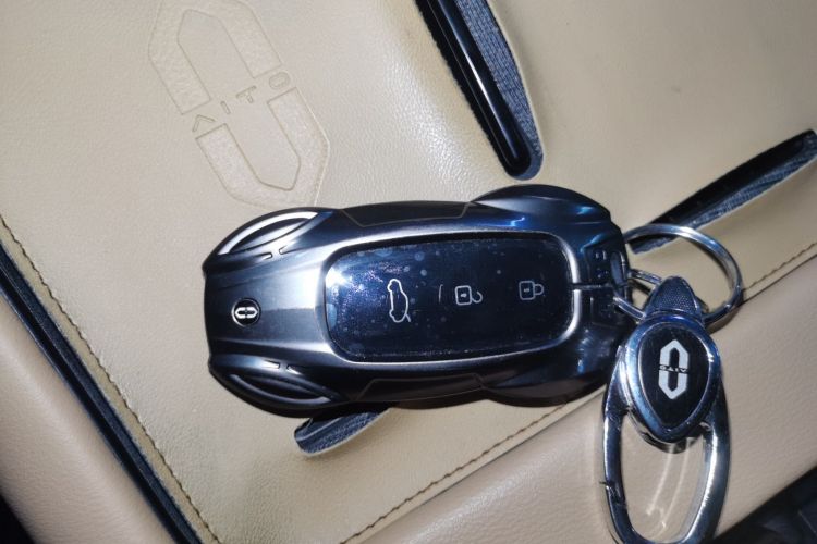 鸿蒙智行 问界M7 2024款 1.5T 智驾后驱Max版 6座中控内饰7001