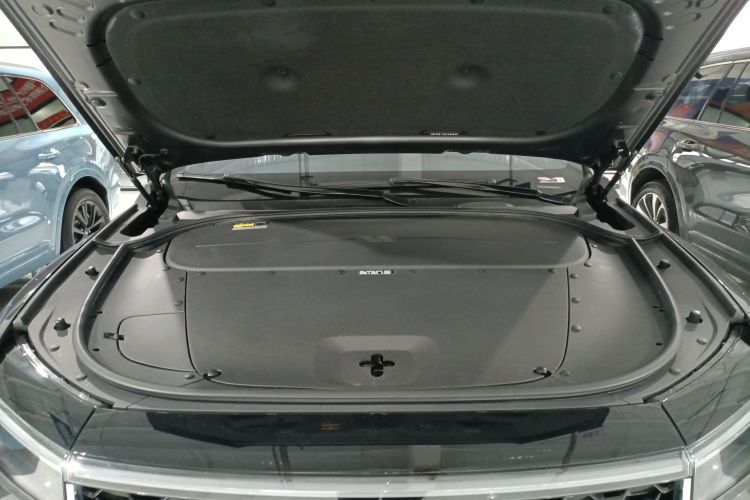 理想汽车 理想ONE 2021款 增程6座版机舱底盘24