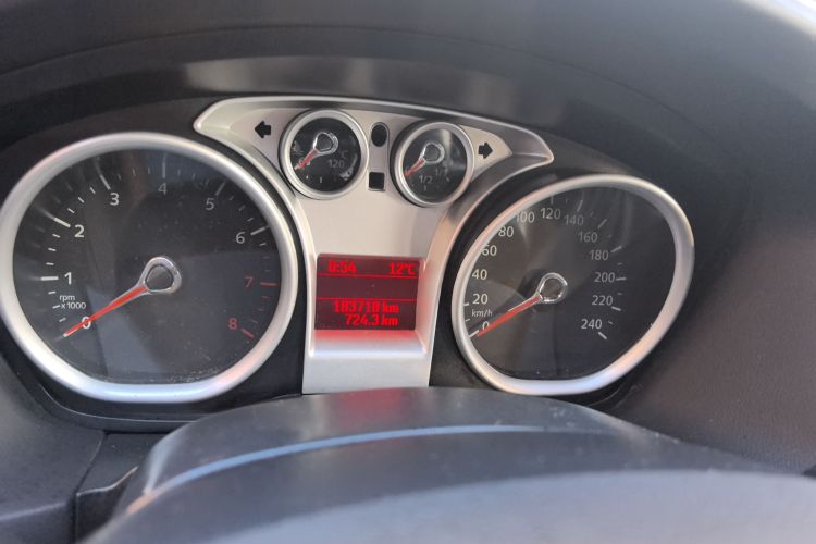 福特 福克斯 2013款 两厢经典 1.8L 手动基本型中控内饰14