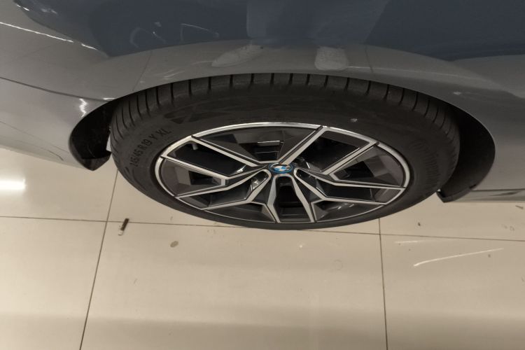 宝马i5 2024款 eDrive 35L 尊享型 M运动套装车身外观6008