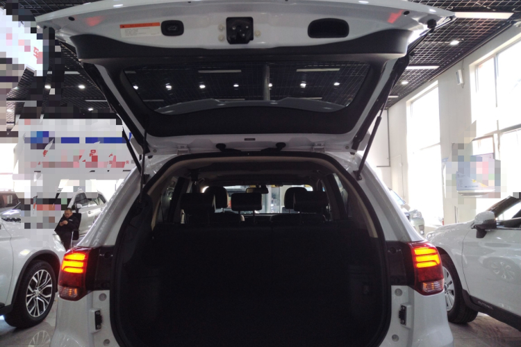 三菱 欧蓝德 2020款 2.4L 四驱致享版 5座机舱底盘23