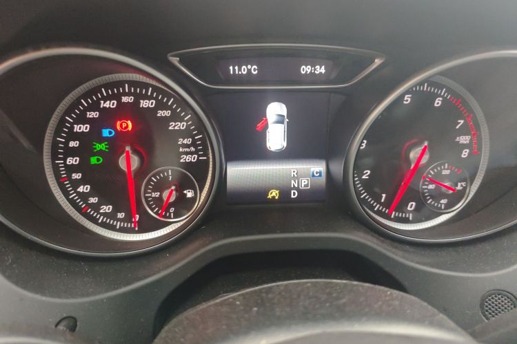 奔驰GLA 2018款 GLA 220 4MATIC 运动型中控内饰14