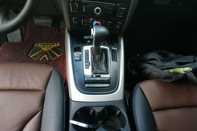 奥迪Q5 2017款 40 TFSI 进取型中控内饰18