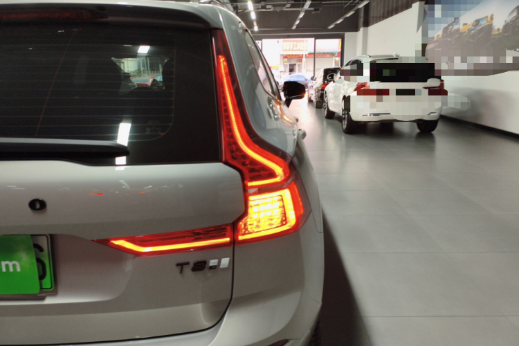 沃尔沃XC60新能源 2025款 插电式混动 长续航四驱智远运动版车身外观9