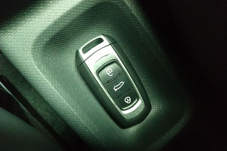 吉利银河 2024款 200km 熊猫骑士中控内饰11