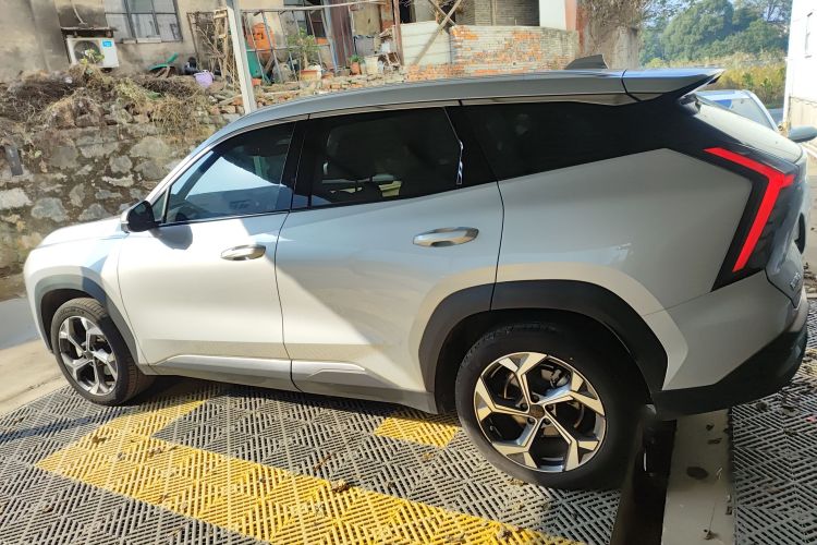 吉利汽车 博越L 2023款 1.5TD DCT尊贵型车身外观4