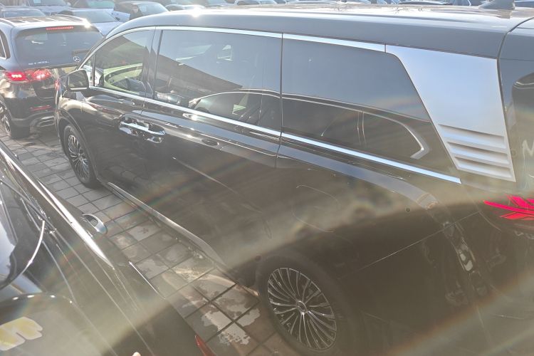 腾势D9 2024款 DM-i 980 四驱尊贵型车身外观4