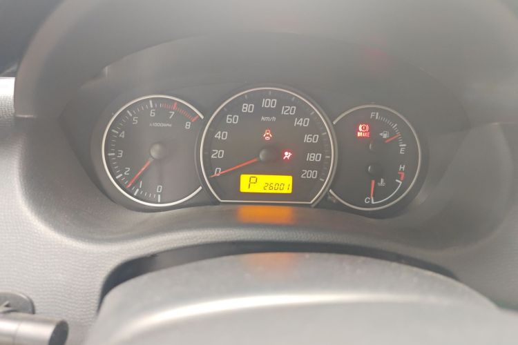 铃木 雨燕 2013款 1.5L 自动20周年限量版中控内饰14