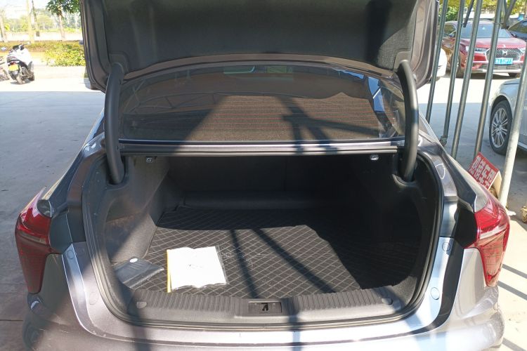 红旗H5 2023款 2.0T 自动智联旗畅版机舱底盘23